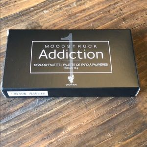 Younique eyeshadow Palette